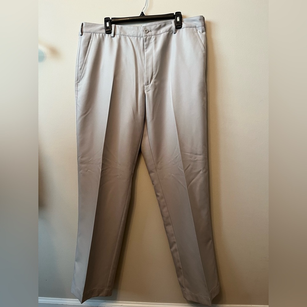 Nike Dri-Fit NWT Golf Pants Men's Size 38x32 Khaki Flat Front 100% Polyester